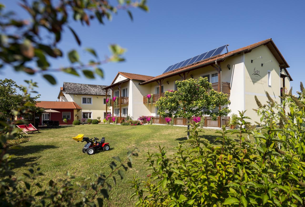 Hotel-Restaurant Teuschler-Mogg Bad Waltersdorf Inklusiv Genusscard Exterior photo