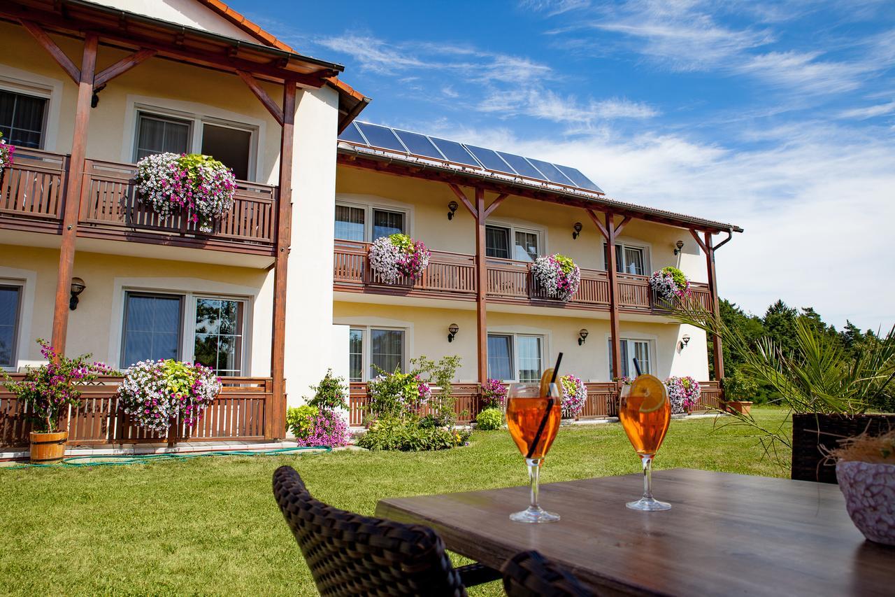 Hotel-Restaurant Teuschler-Mogg Bad Waltersdorf Inklusiv Genusscard Exterior photo